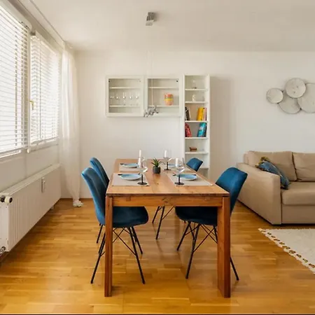 Modern 3 Bedroom Near Oktoberfest