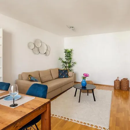 Modern 3 Bedroom Near Oktoberfest Lägenhet *