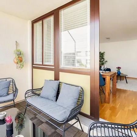 Modern 3 Bedroom Near Oktoberfest Lägenhet München