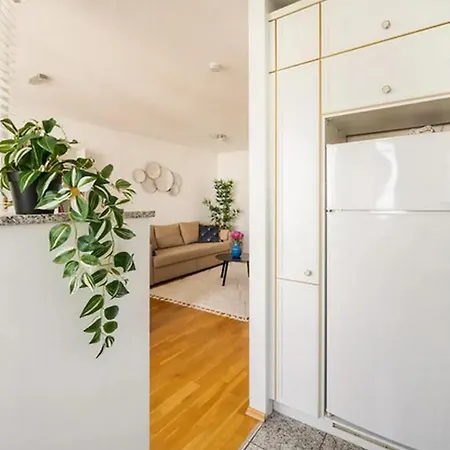 Modern 3 Bedroom Near Oktoberfest Lägenhet München