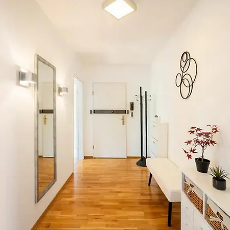 Modern 3 Bedroom Near Oktoberfest Lägenhet